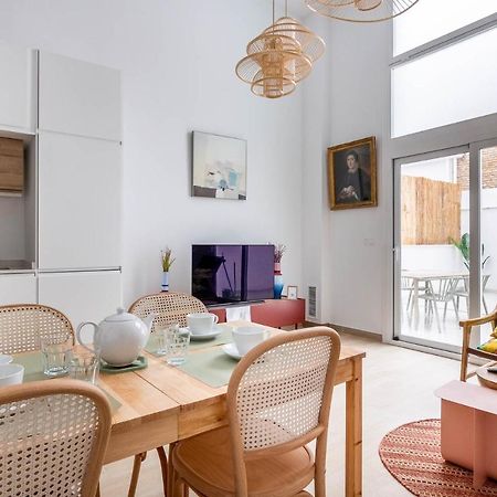Pop Art Historia De Conde Negro Con Patio Privado Apartment Sevilla Bagian luar foto