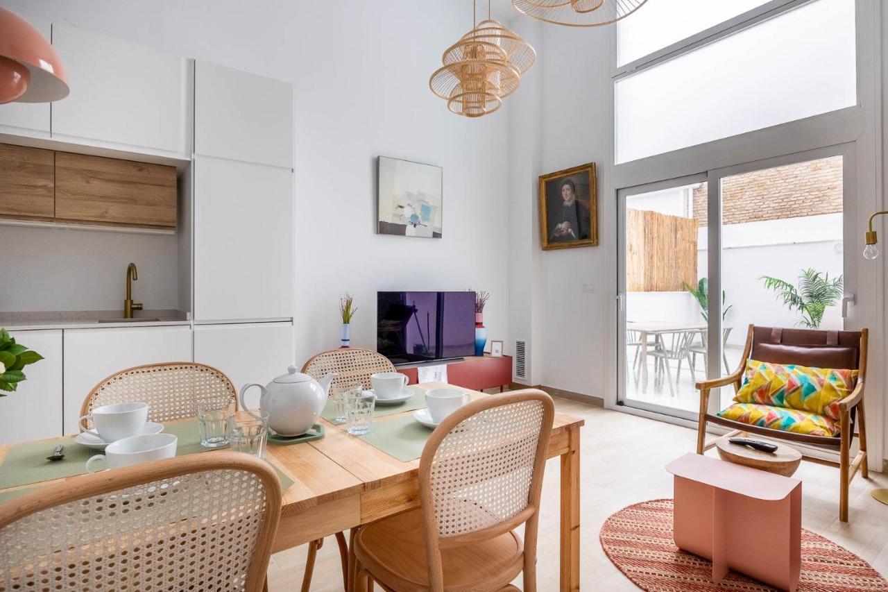 Pop Art Historia De Conde Negro Con Patio Privado Apartment Sevilla Bagian luar foto