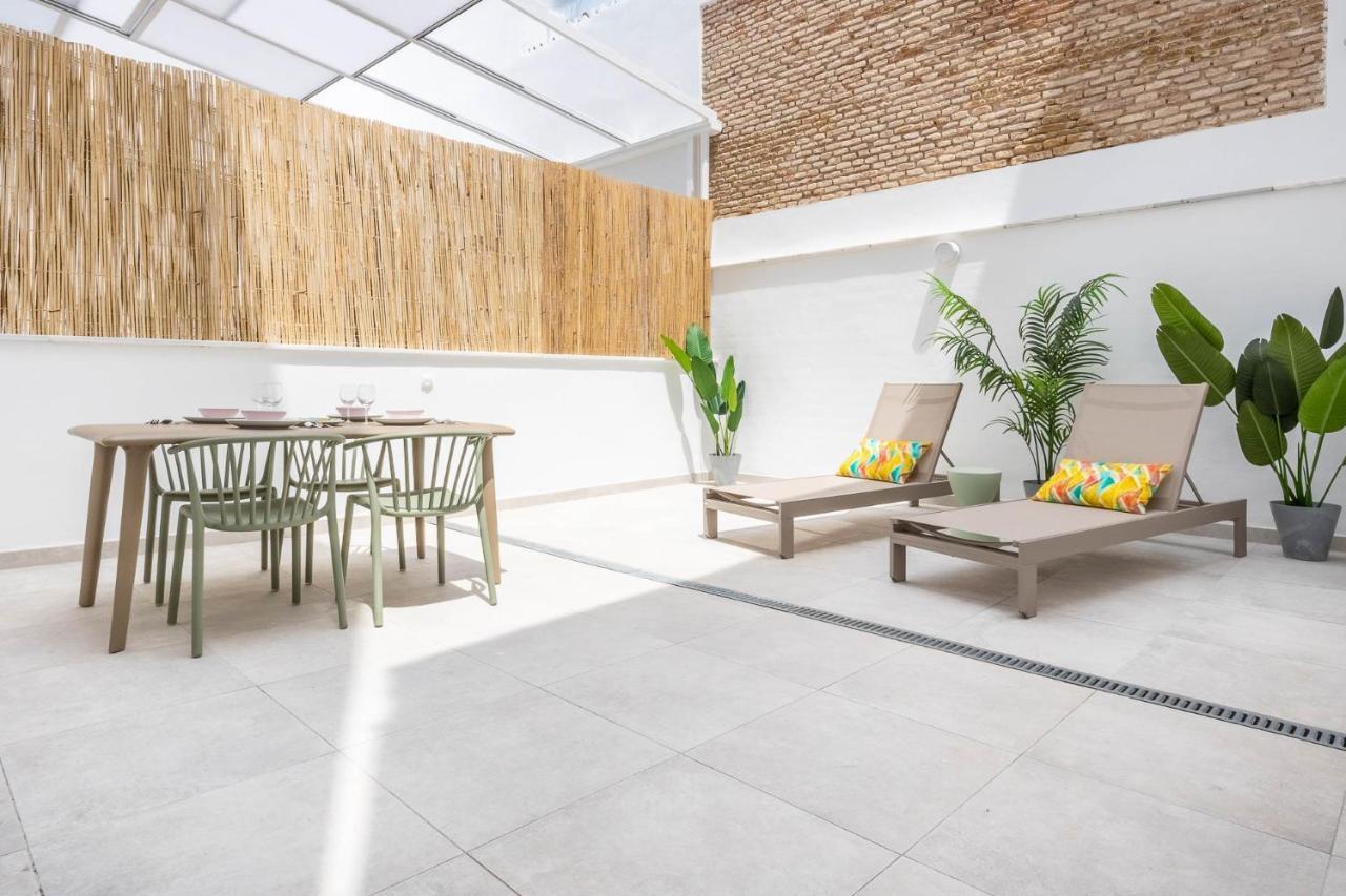 Pop Art Historia De Conde Negro Con Patio Privado Apartment Sevilla Bagian luar foto